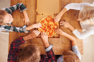 Hoarding Overhaul, Group Eating Pizza